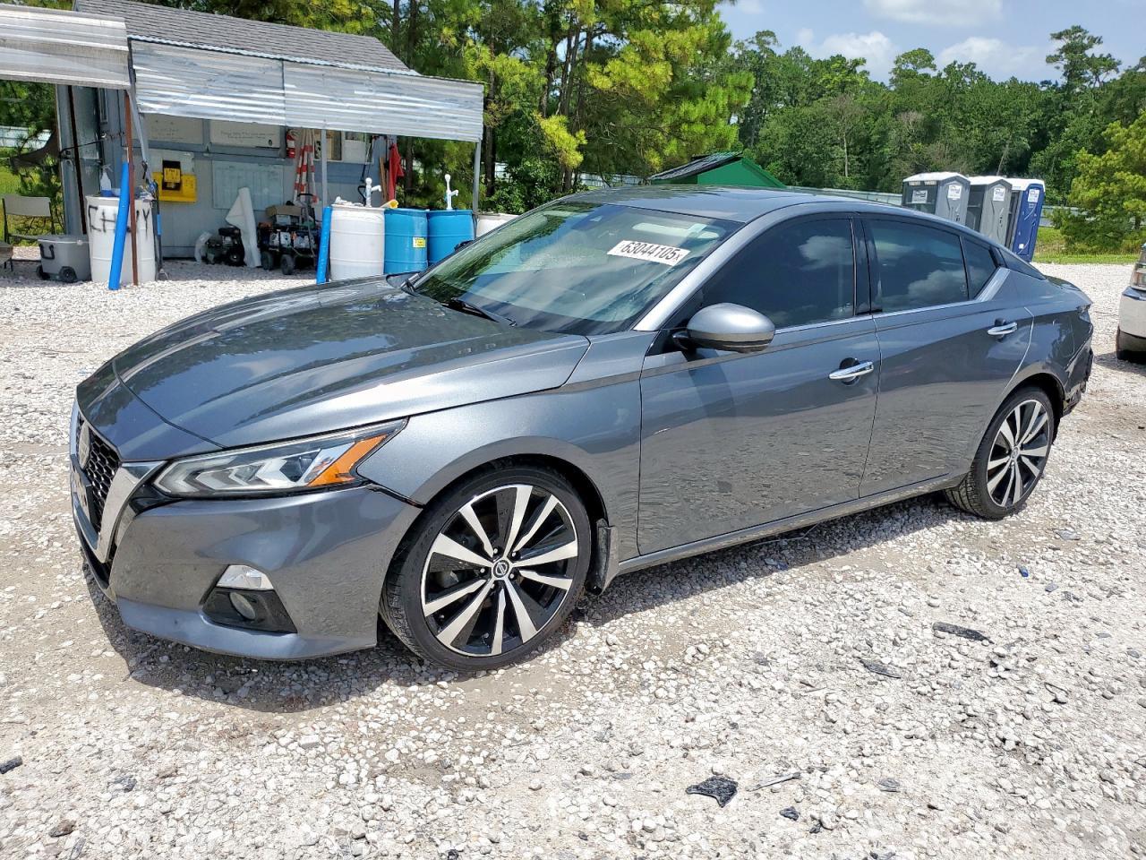 2019 Nissan Altima Platinum - zdjęcie główne