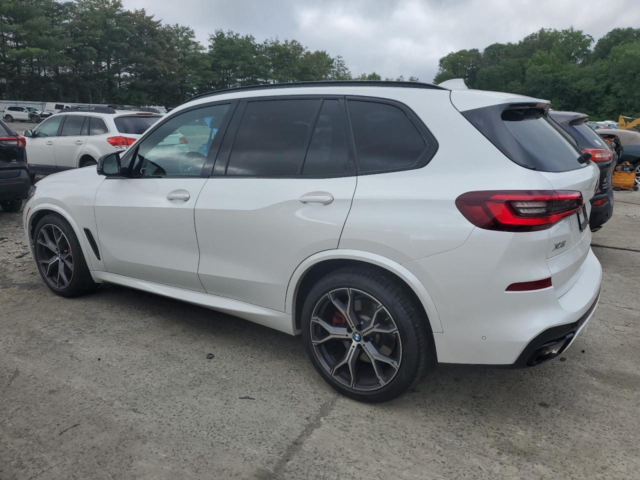 2021 BMW X5 xDrive40I - zdjęcie 2