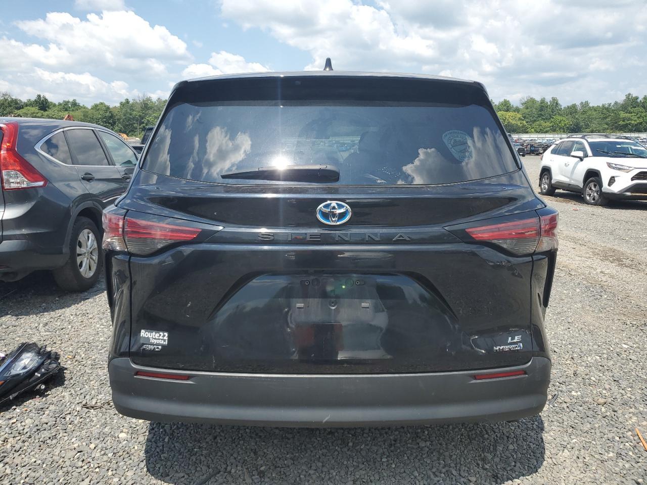 2021 Toyota Sienna Le - zdjęcie 6