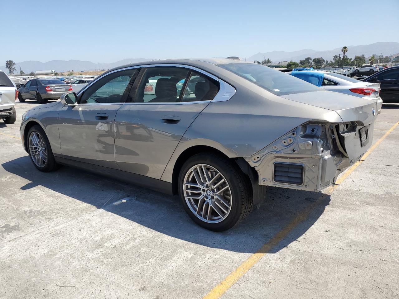2025 BMW 530 I - zdjęcie 2