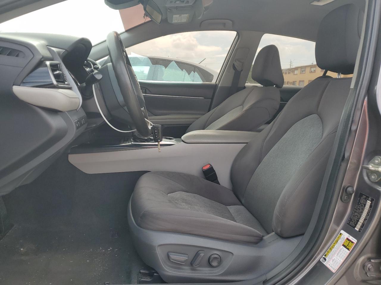 2020 Toyota Camry Le - zdjęcie 7