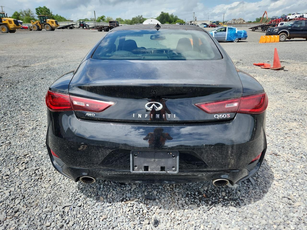 2017 Infiniti Q60 Red Sport 400 - zdjęcie 6
