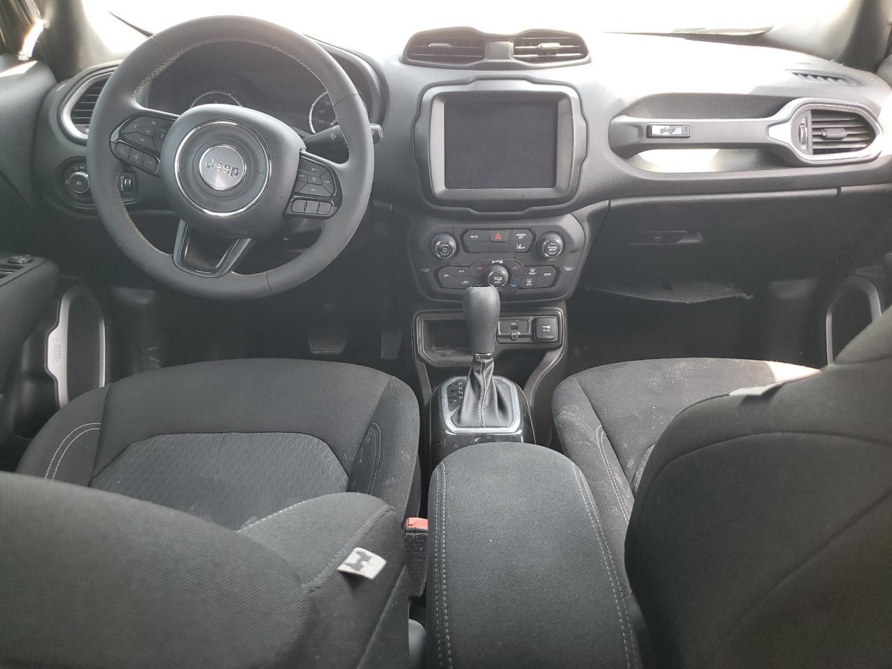 2021 Jeep Renegade Latitude - zdjęcie 8