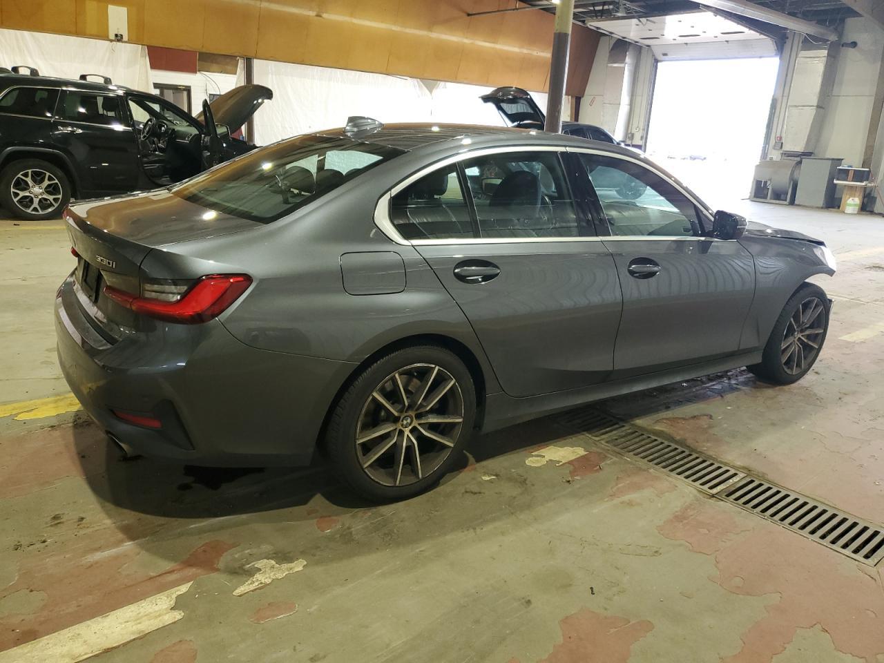 2021 BMW 330Xi - zdjęcie 3