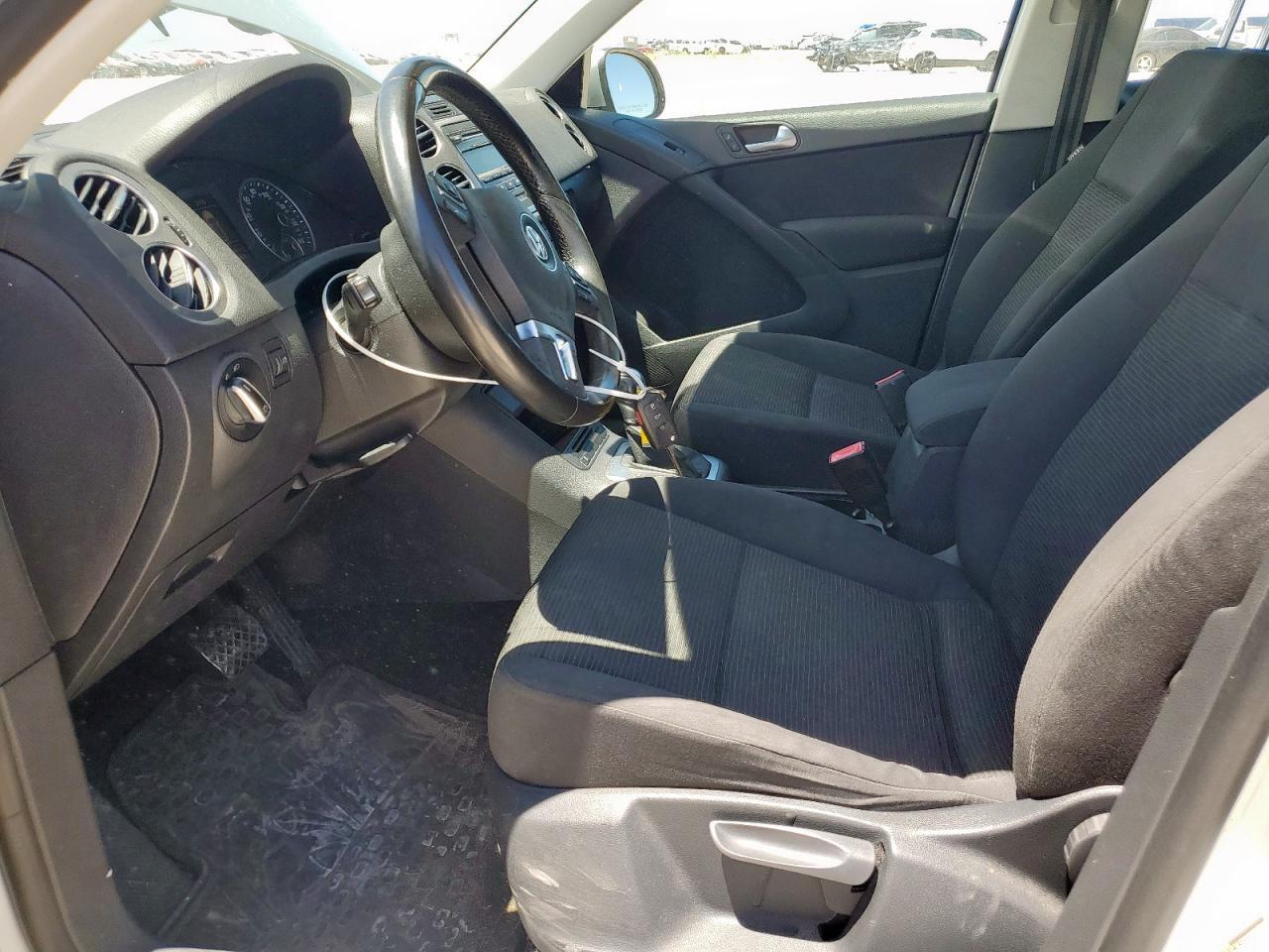 2014 Volkswagen Tiguan S - zdjęcie 7