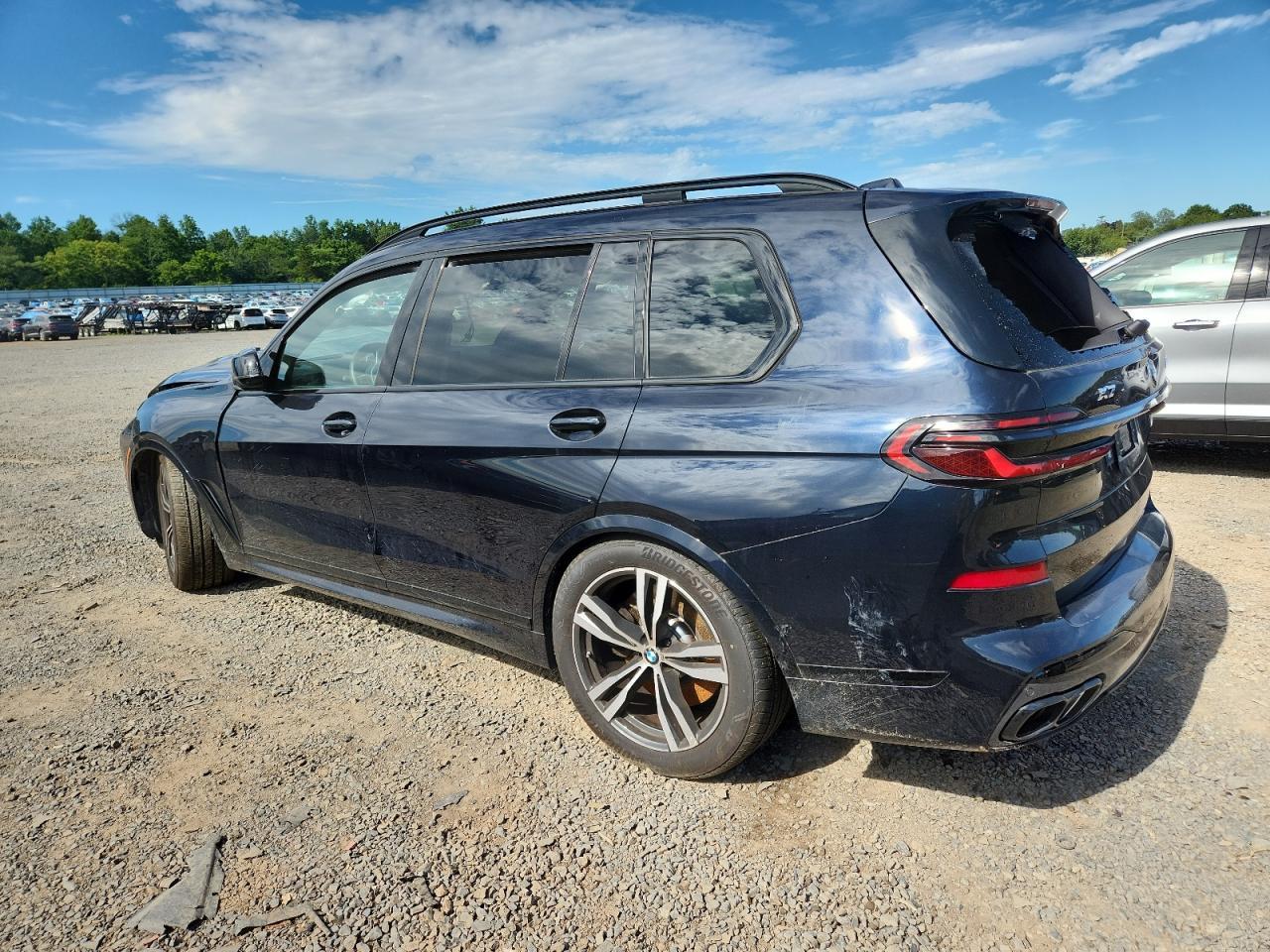 2025 BMW X7 M60I - zdjęcie 2