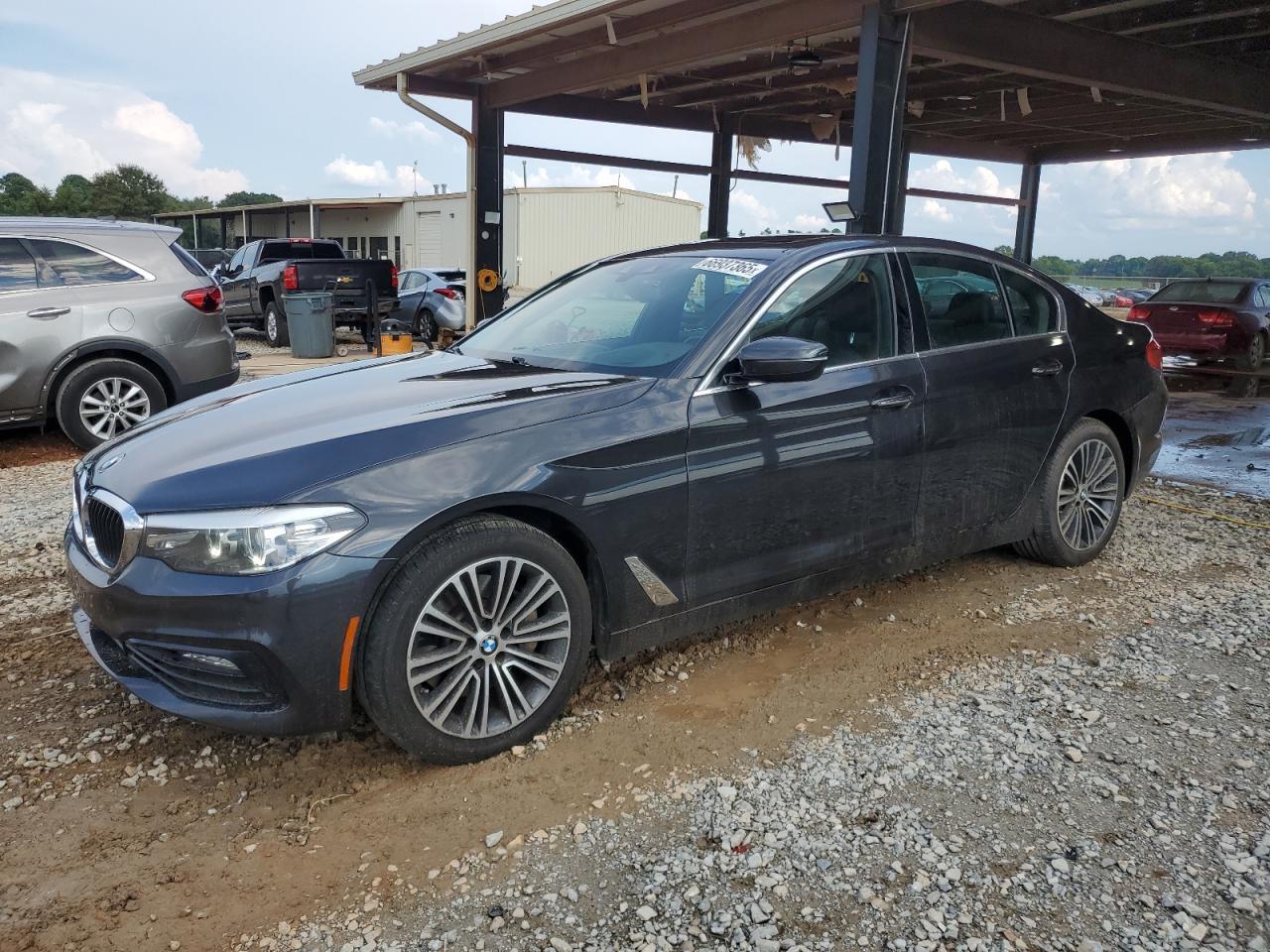 2018 BMW 530 Xi - zdjęcie główne