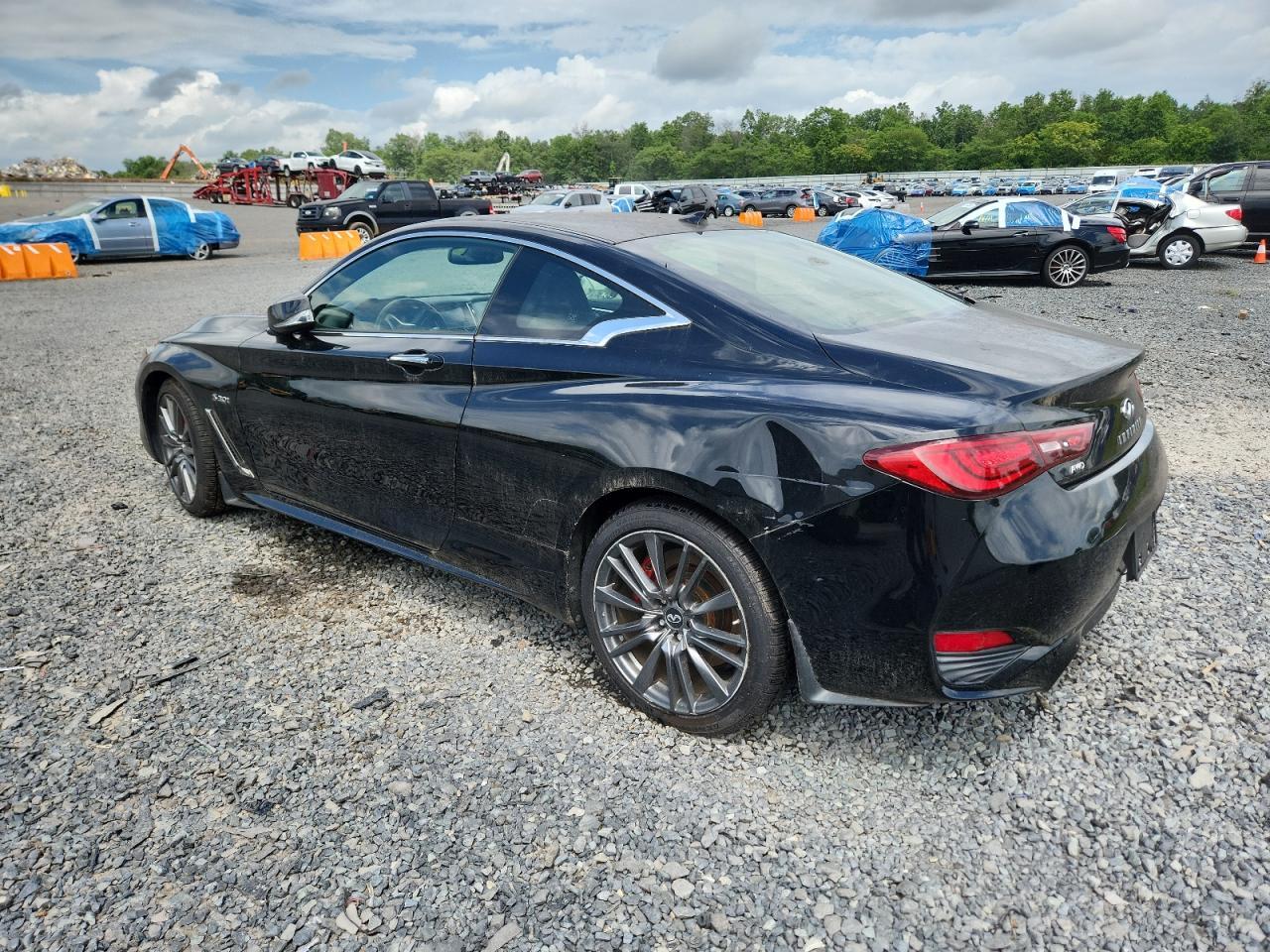 2017 Infiniti Q60 Red Sport 400 - zdjęcie 2