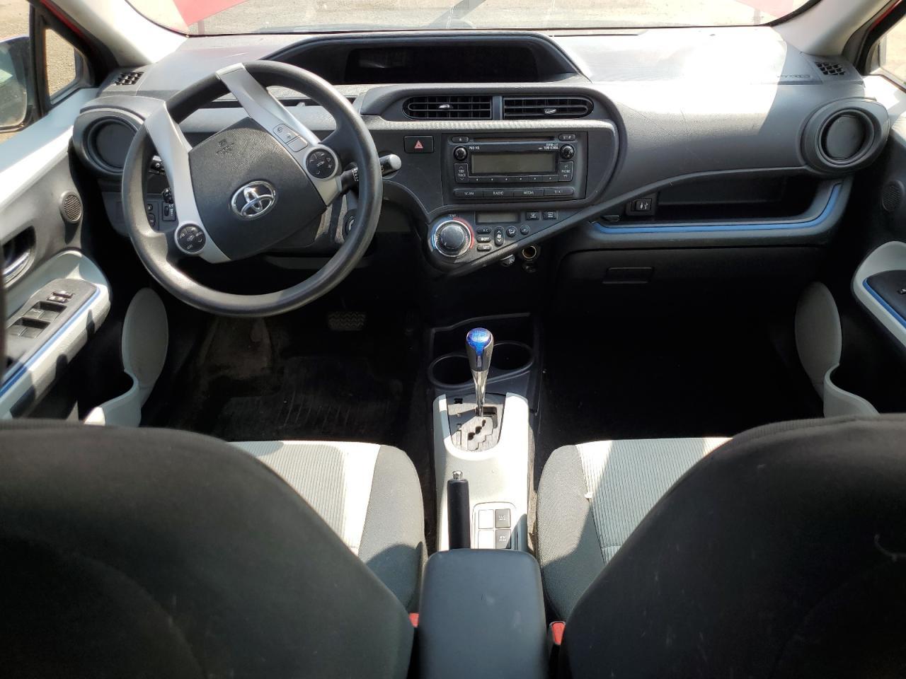 2013 Toyota Prius C - zdjęcie 8