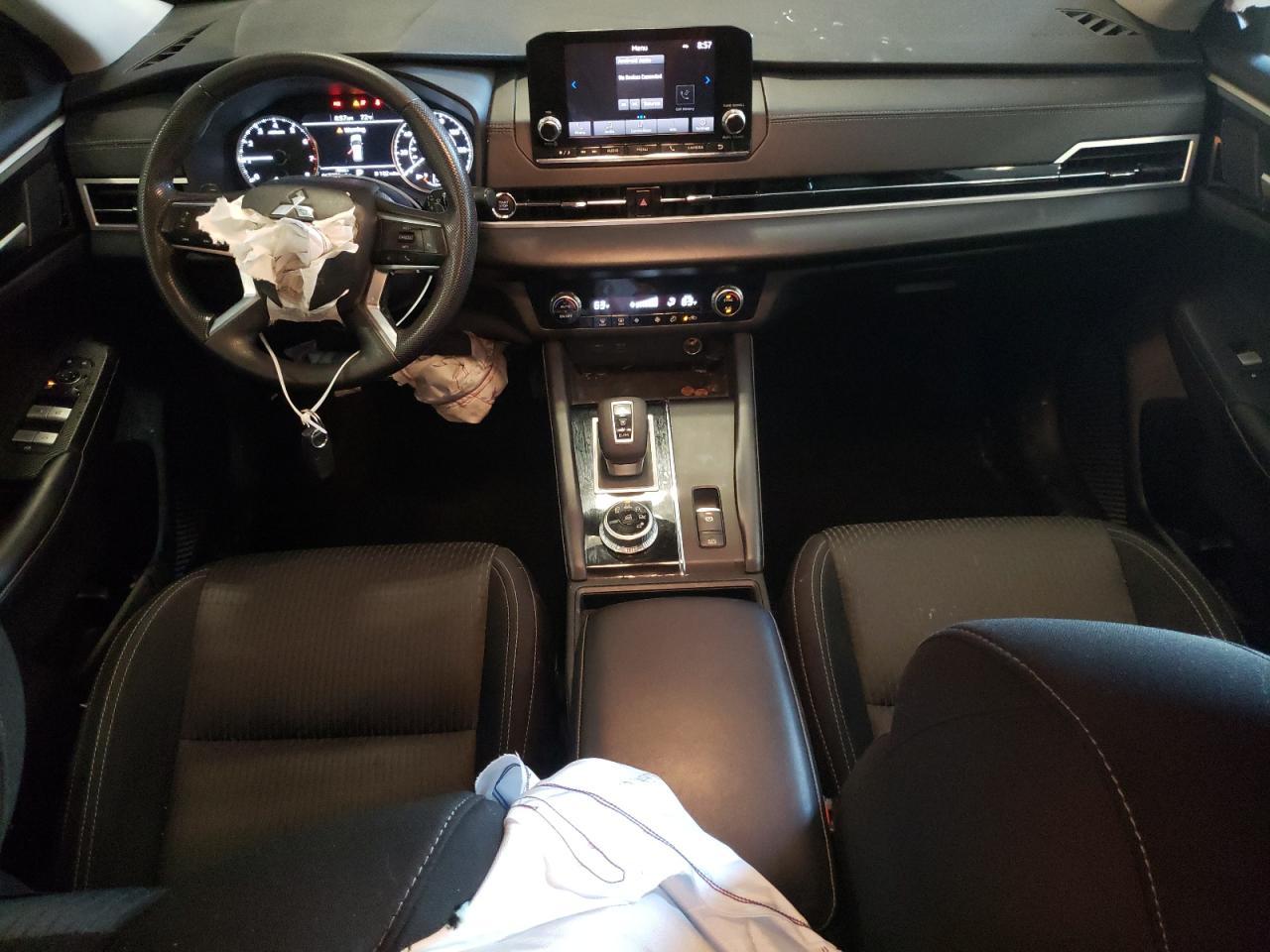2023 Mitsubishi Outlander - zdjęcie 8