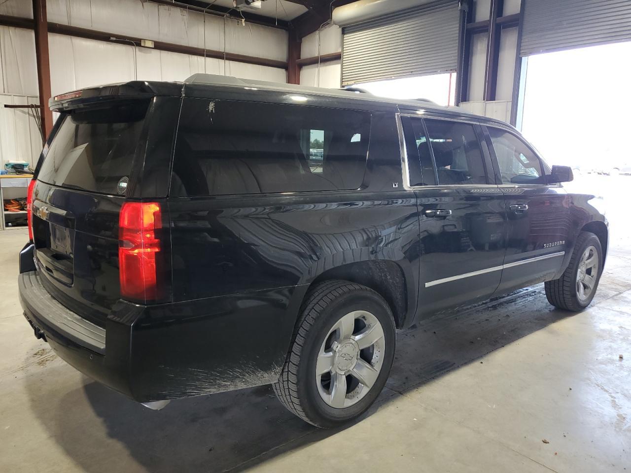 2017 Chevrolet Suburban K1500 Lt - zdjęcie 3