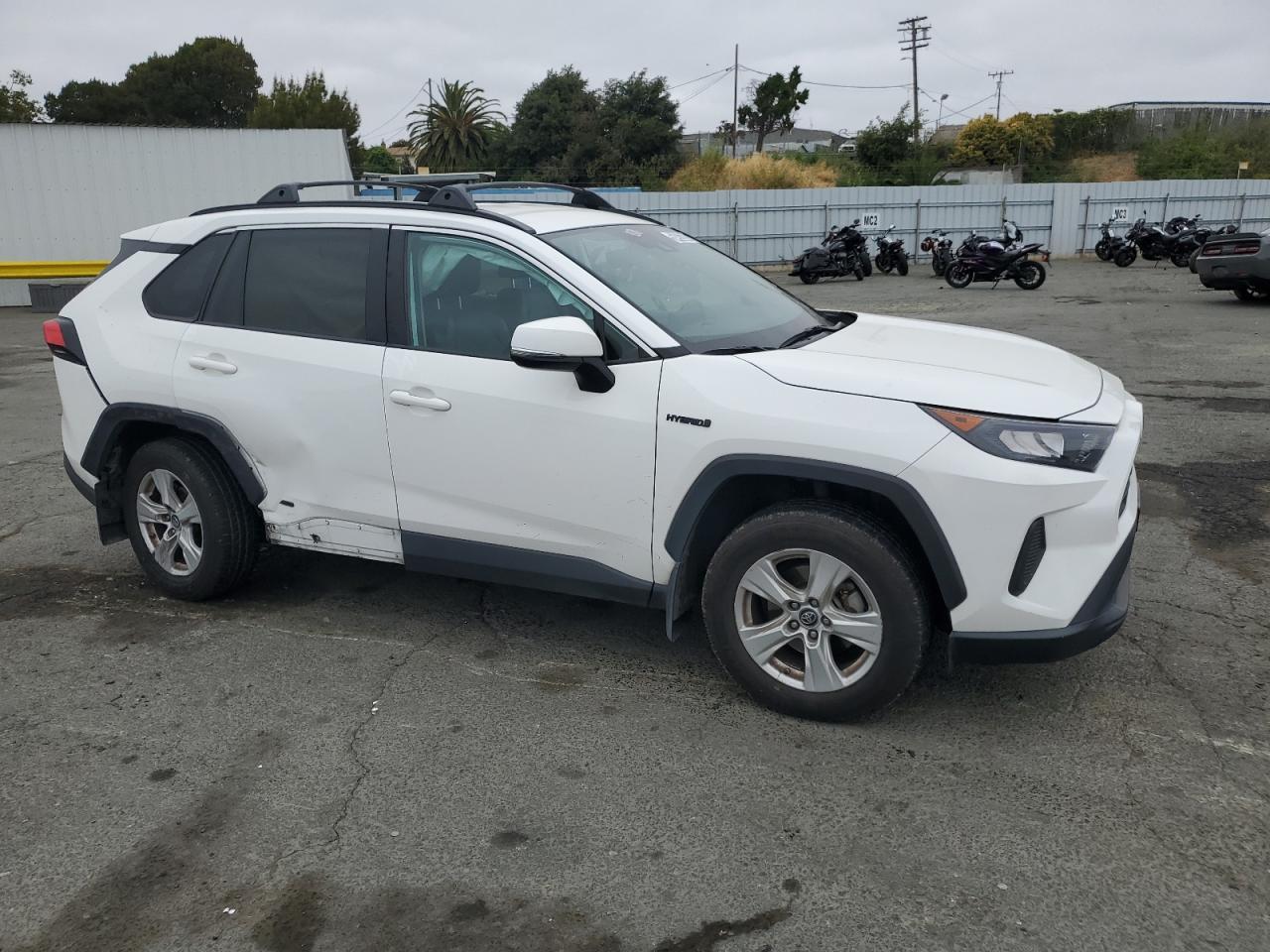 2020 Toyota Rav4 Le - zdjęcie 4