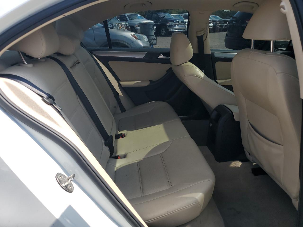 2015 Volkswagen Jetta - zdjęcie 10