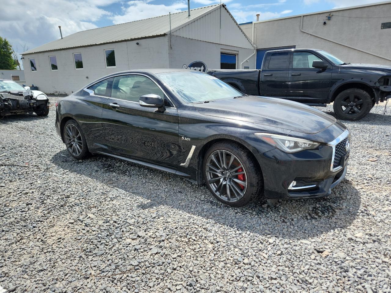 2017 Infiniti Q60 Red Sport 400 - zdjęcie 4