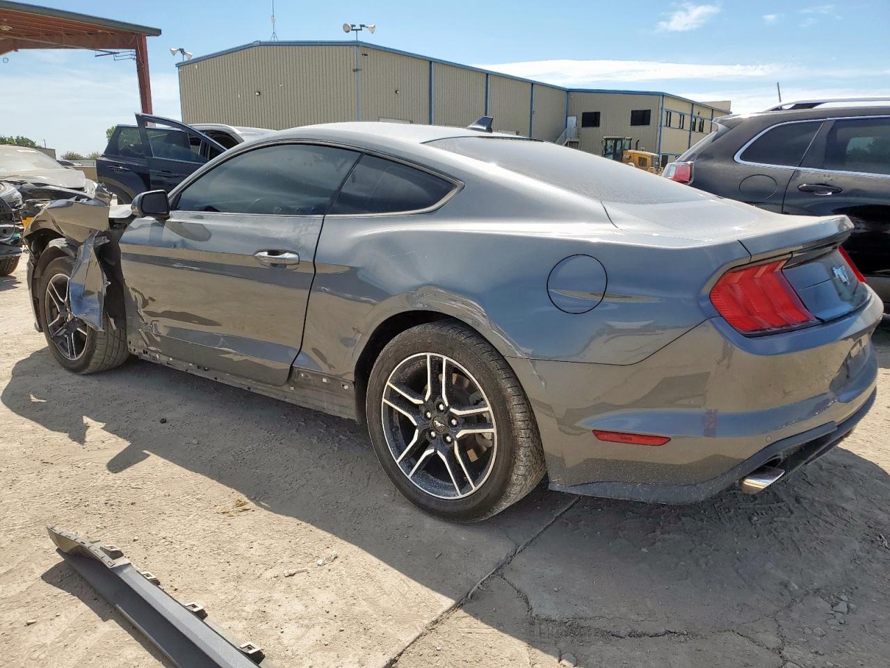 2021 Ford Mustang - zdjęcie 2