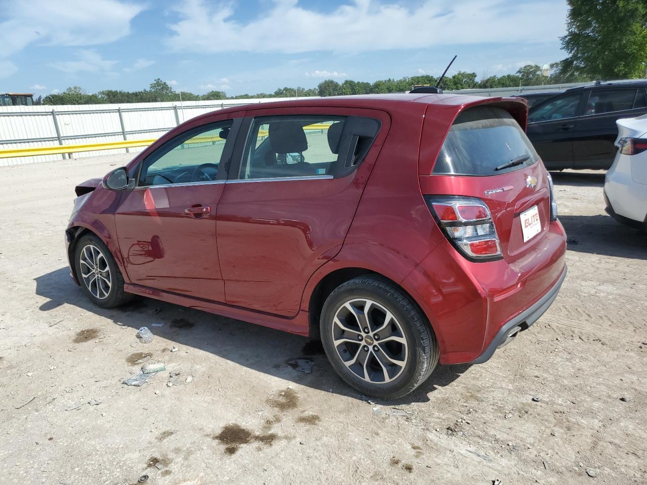 2017 Chevrolet Sonic Lt - zdjęcie 2