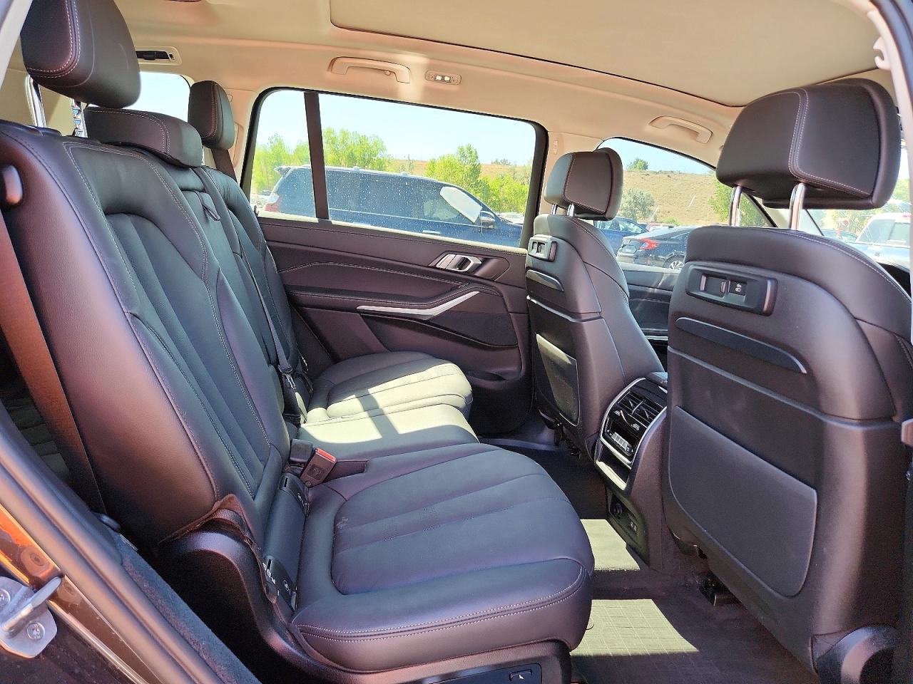 2022 BMW X7 xDrive40I - zdjęcie 11