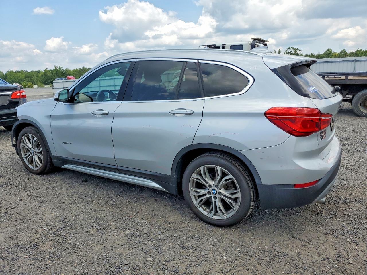 2017 BMW X1 xDrive28I - zdjęcie 2