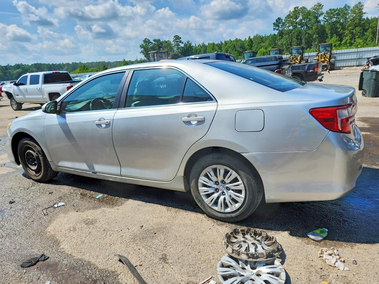 2014 Toyota Camry L - zdjęcie 2