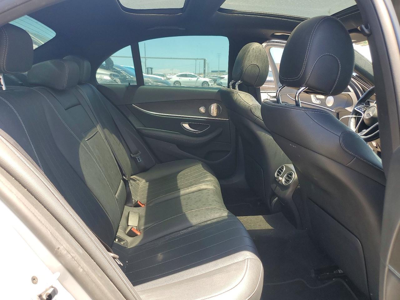 2022 Mercedes-Benz E 350 4Matic - zdjęcie 10