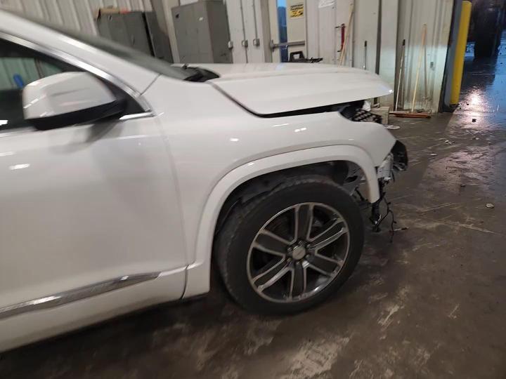 2019 GMC Acadia Denali - zdjęcie 14