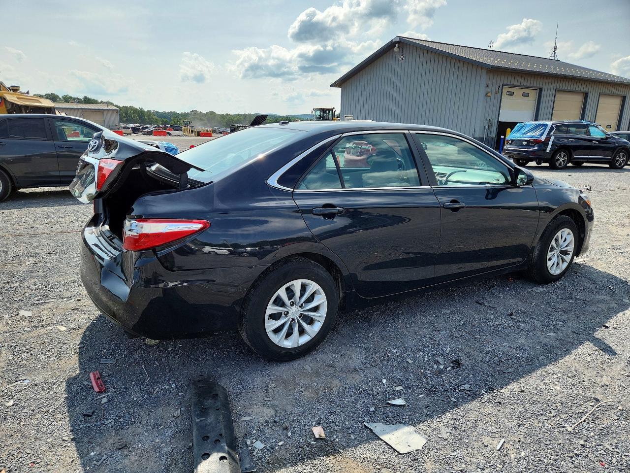 2015 Toyota Camry Le - zdjęcie 3