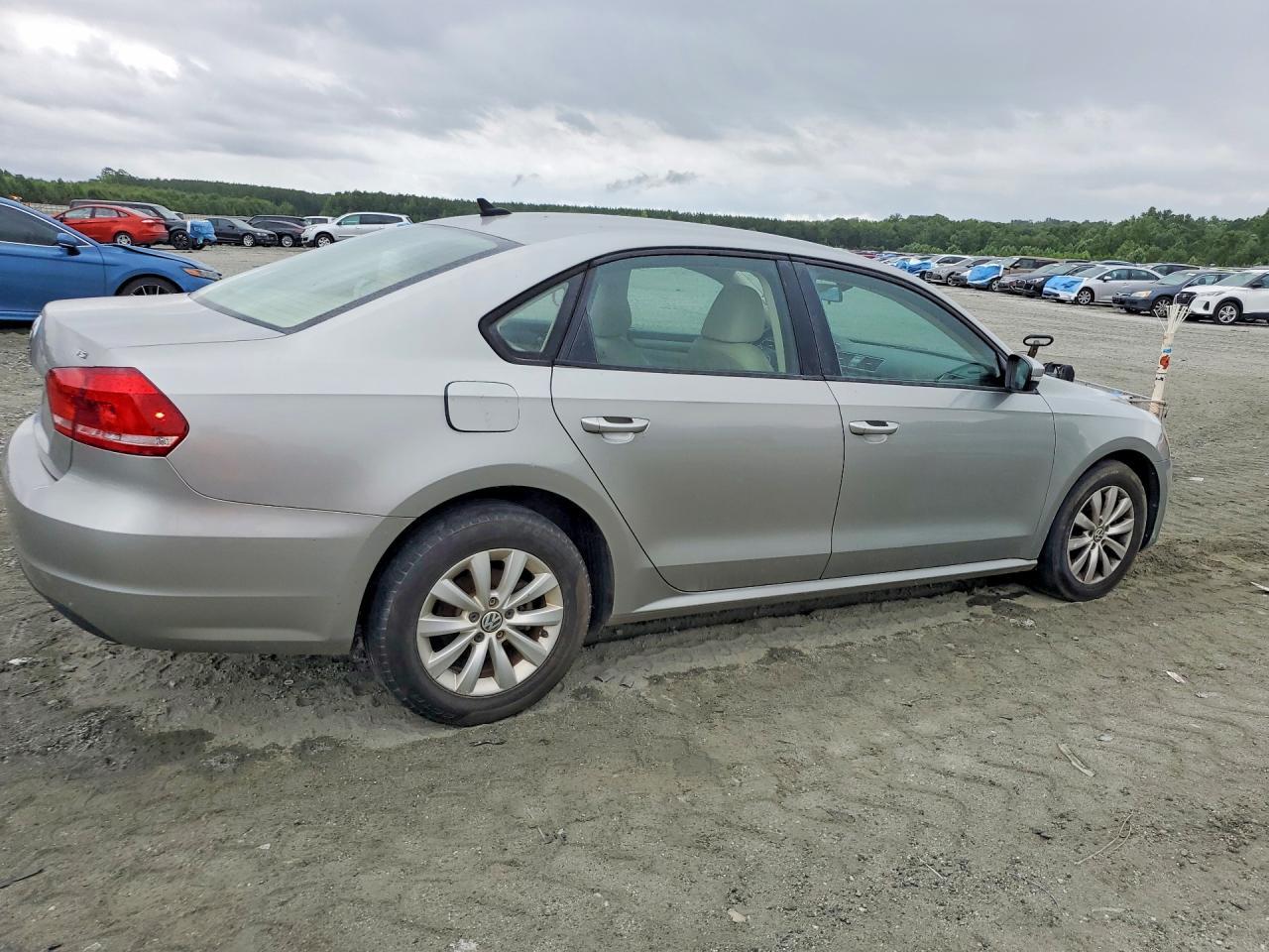 2014 Volkswagen Passat S - zdjęcie 3