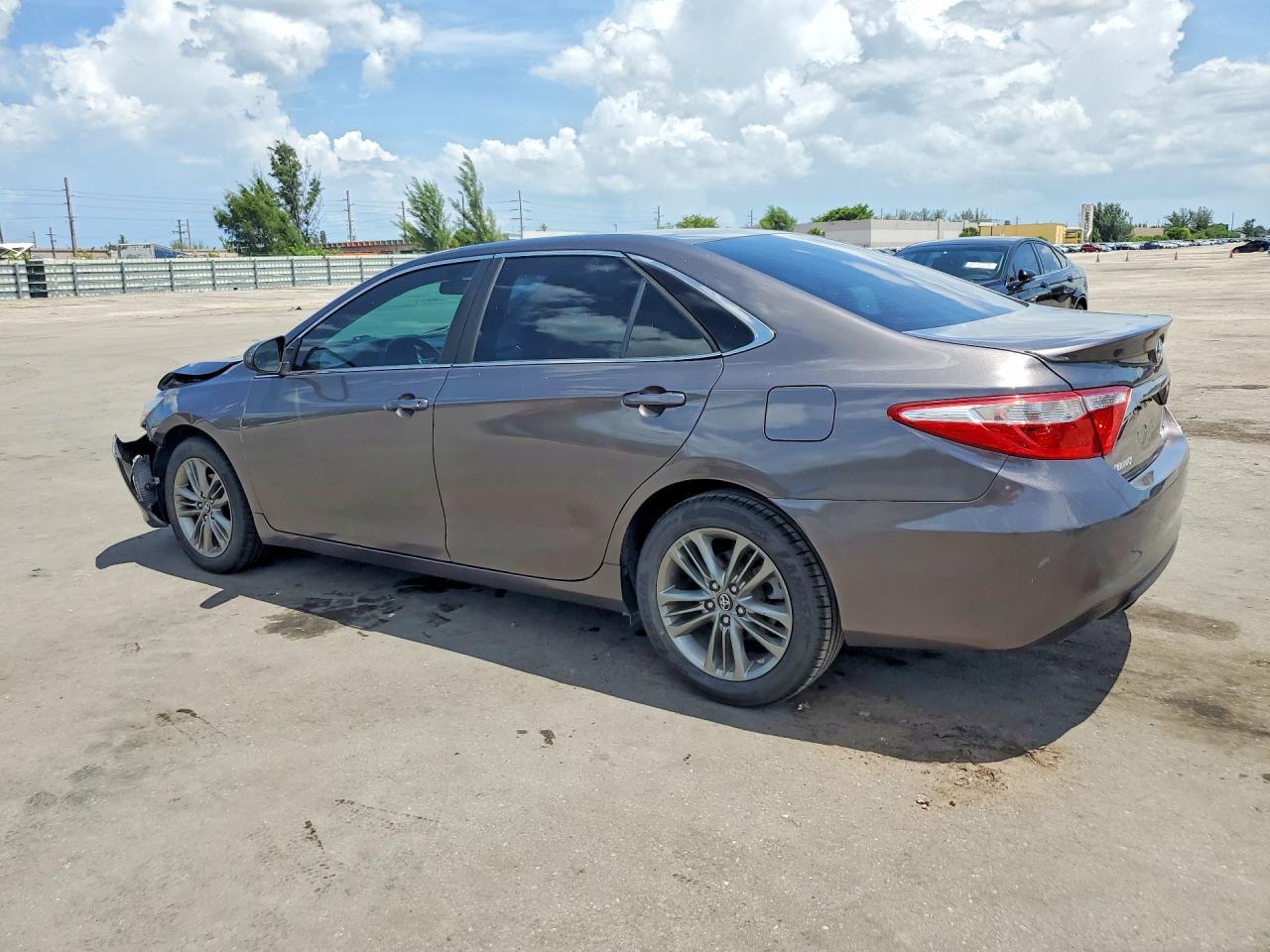 2017 Toyota Camry Se - zdjęcie 2