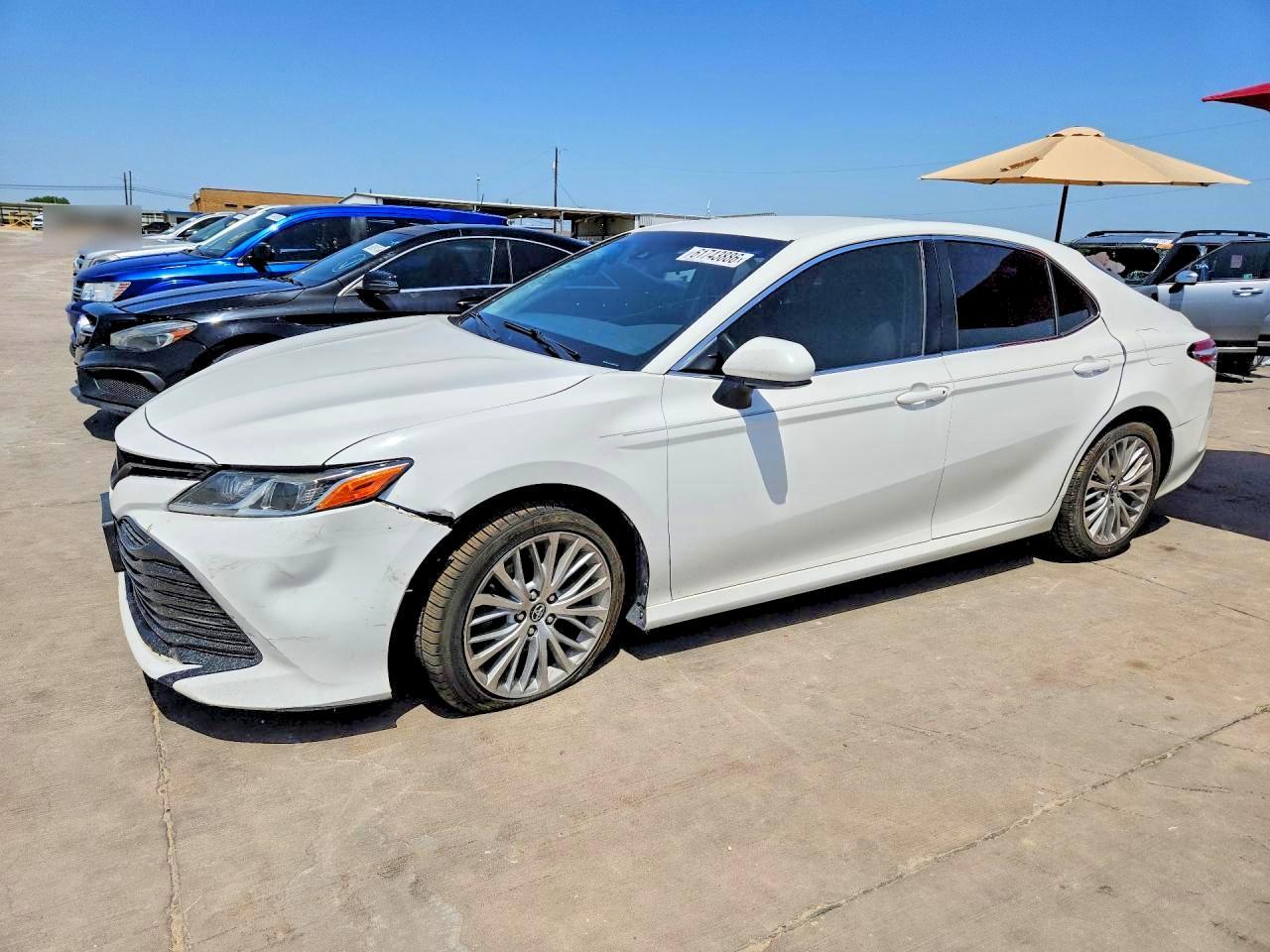 2018 Toyota Camry Le - zdjęcie główne