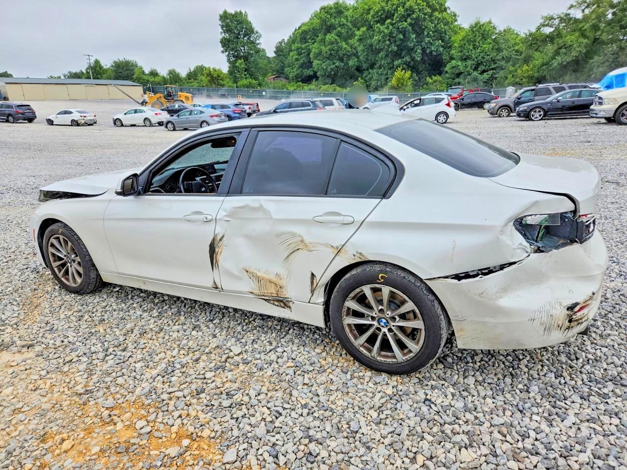 2016 BMW 320 I - zdjęcie 2