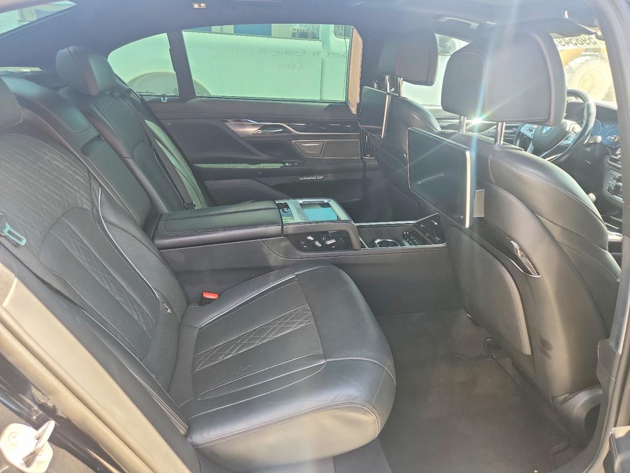 2018 BMW 750 I - zdjęcie 10
