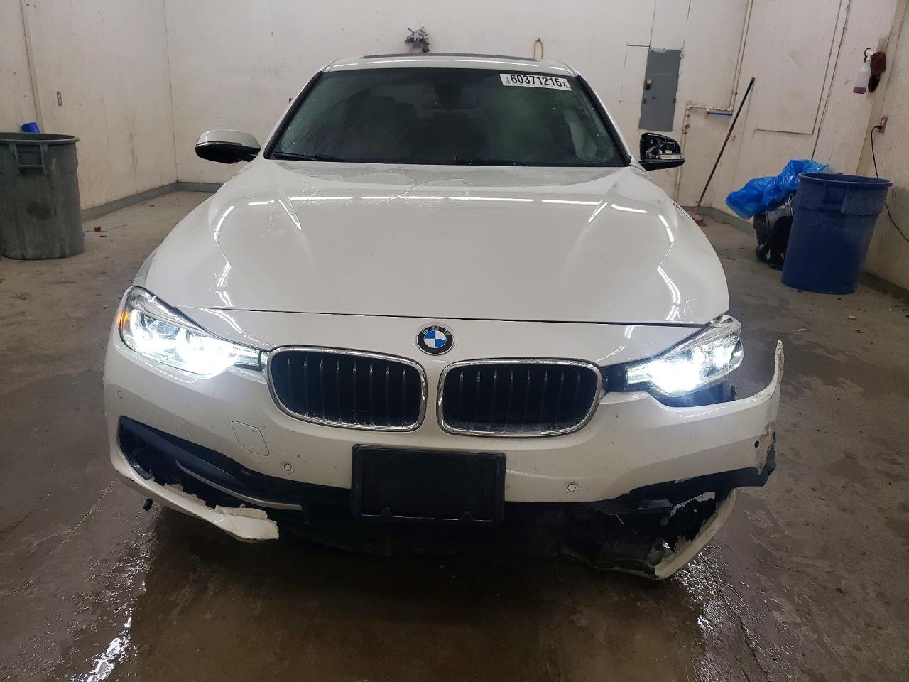 2017 BMW 330 Xi - zdjęcie 5