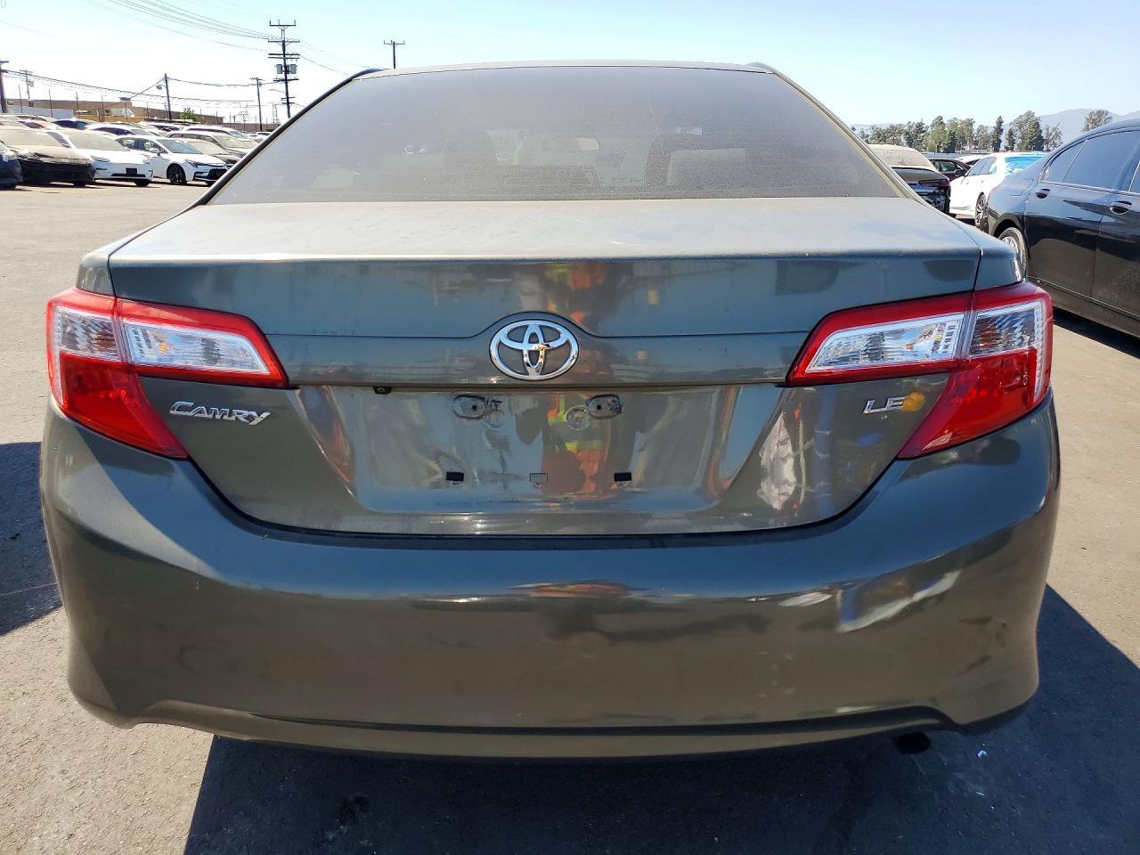 2014 Toyota Camry Le - zdjęcie 6