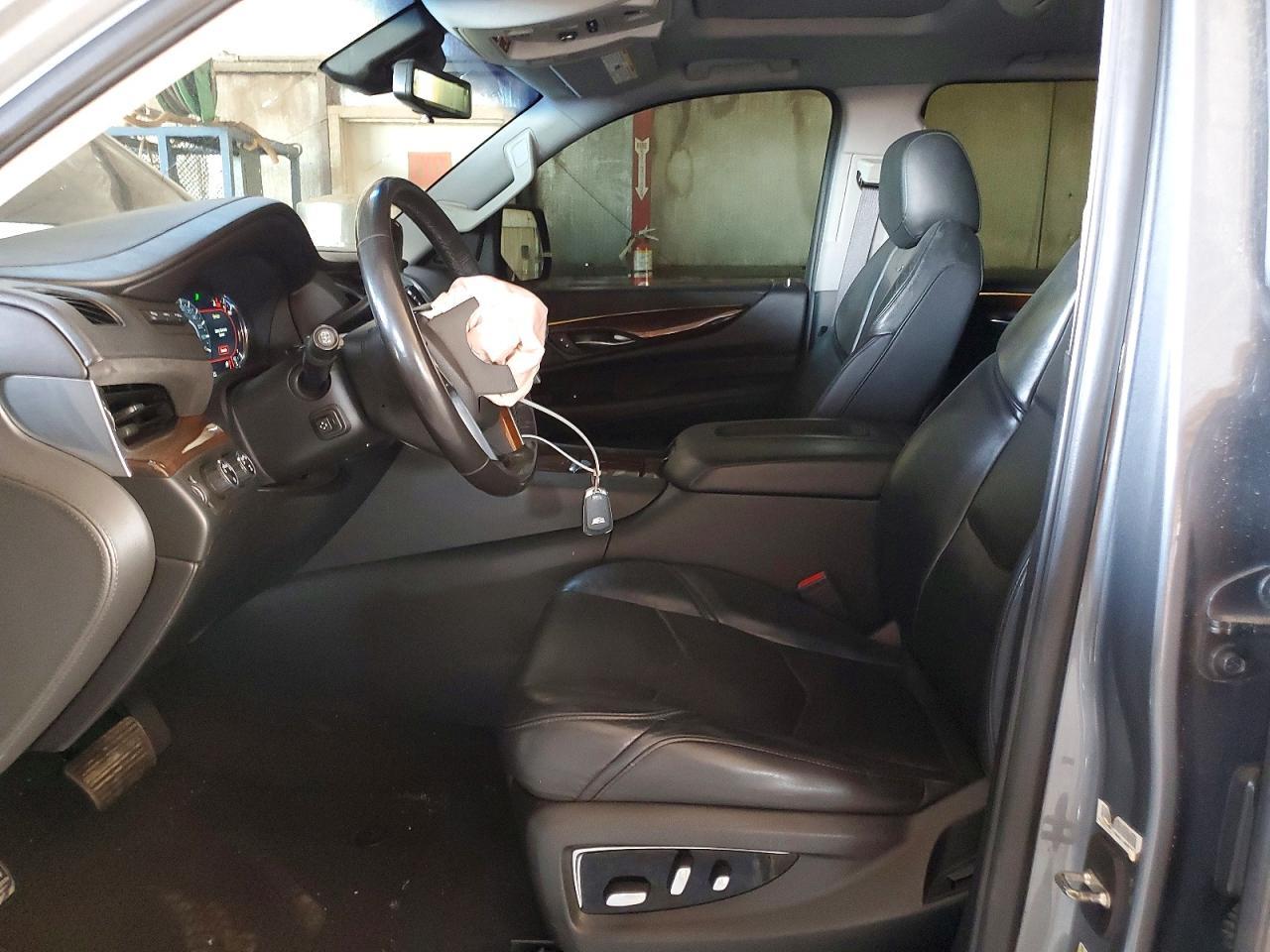 2019 Cadillac Escalade Luxury - zdjęcie 7