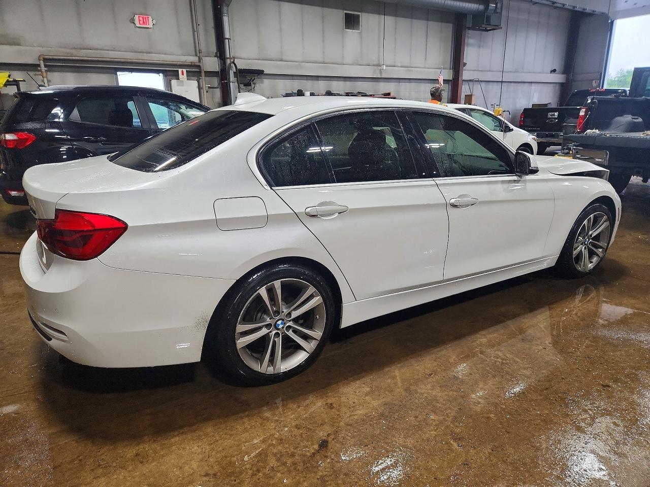 2017 BMW Seria 3 330i - zdjęcie 3