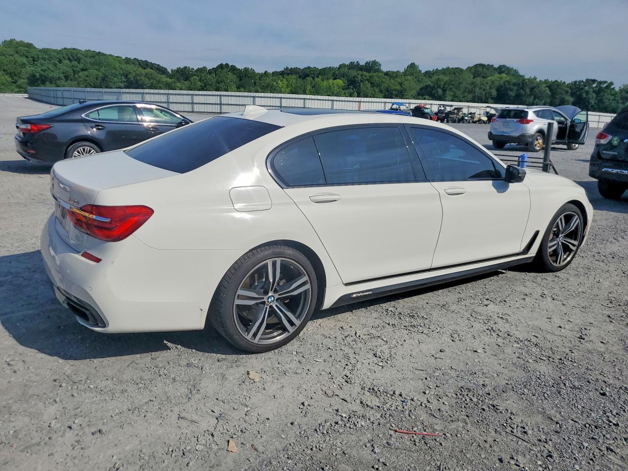 2017 BMW Seria 7 B7 - zdjęcie 3