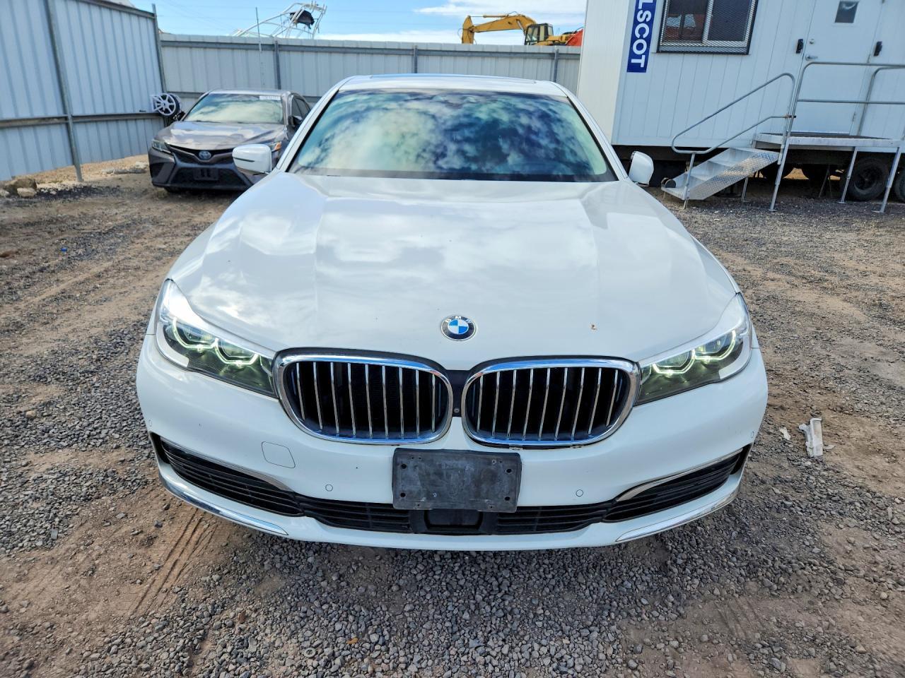 2018 BMW Seria 7 740e - zdjęcie 5