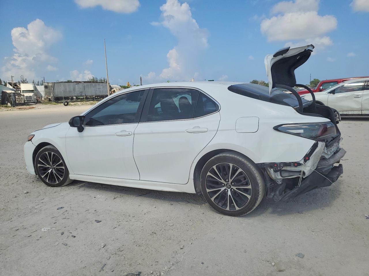 2018 Toyota Camry Se - zdjęcie 2