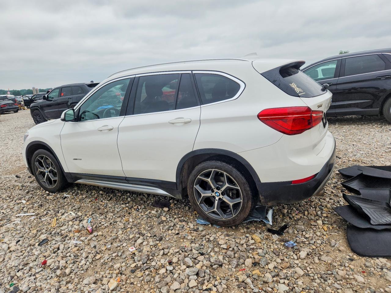 2016 BMW X1 xDrive28I - zdjęcie 2