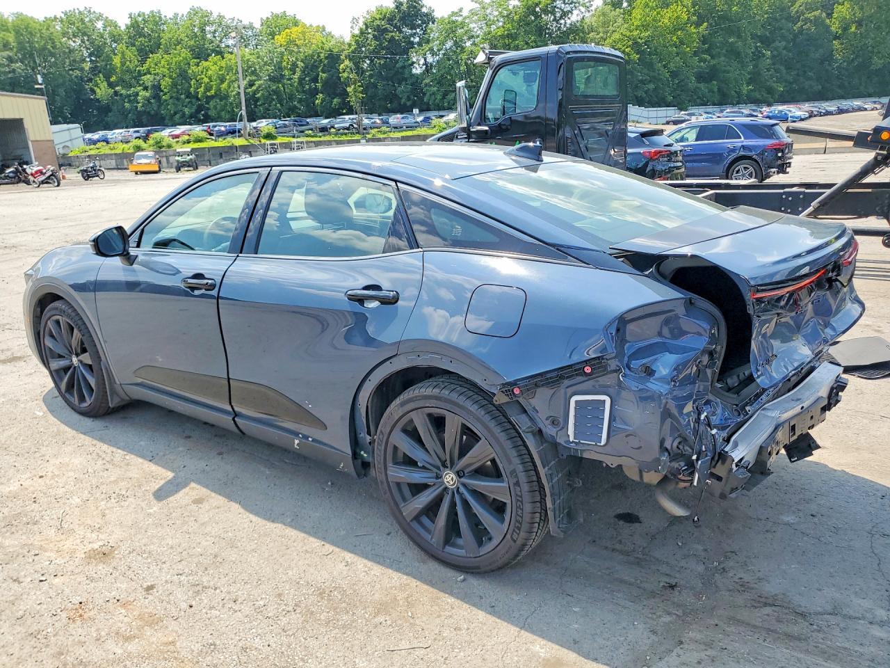 2025 Toyota Crown Nightshade - zdjęcie 2