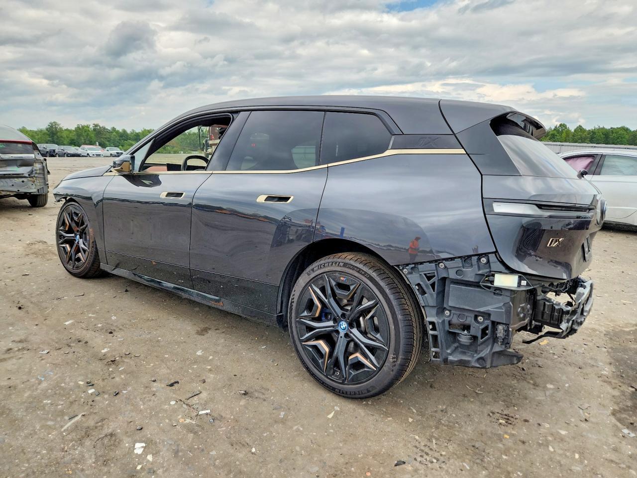 2023 BMW Ix M60 - zdjęcie 2
