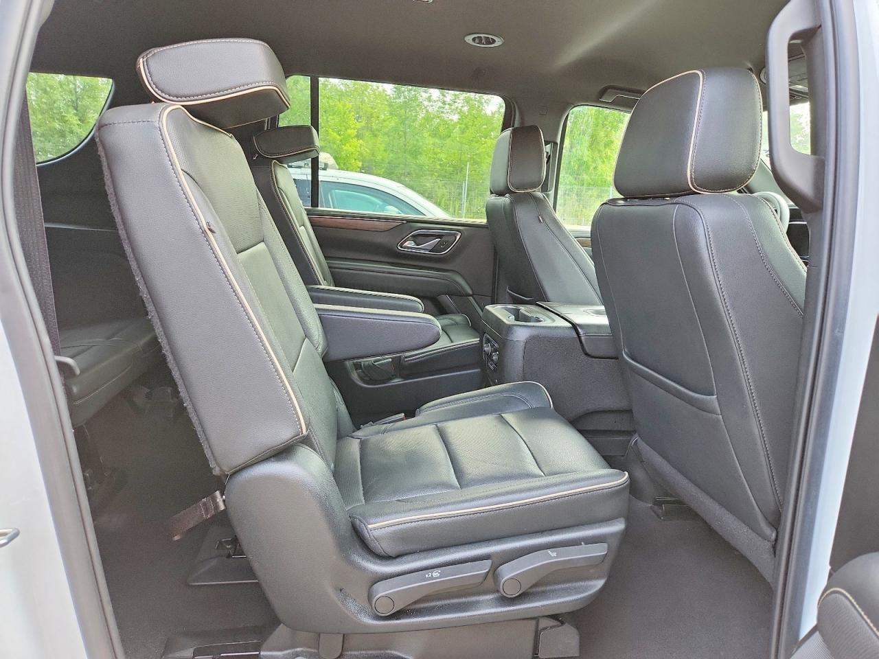 2022 Chevrolet Suburban C1500 Premier - zdjęcie 11