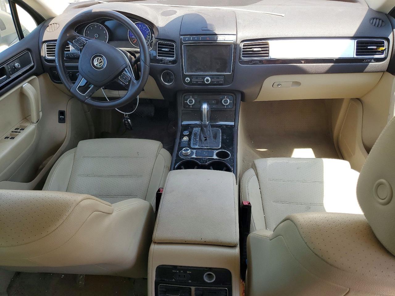 2016 Volkswagen Touareg Sport - zdjęcie 8