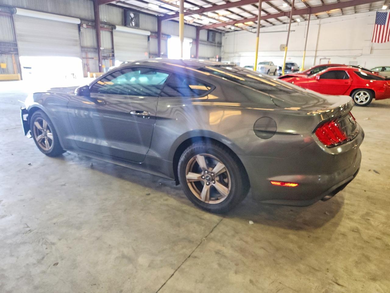 2018 Ford Mustang - zdjęcie 2