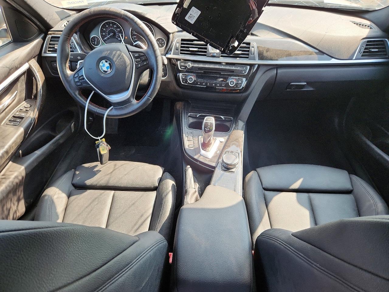 2017 BMW Seria 3 330i - zdjęcie 8