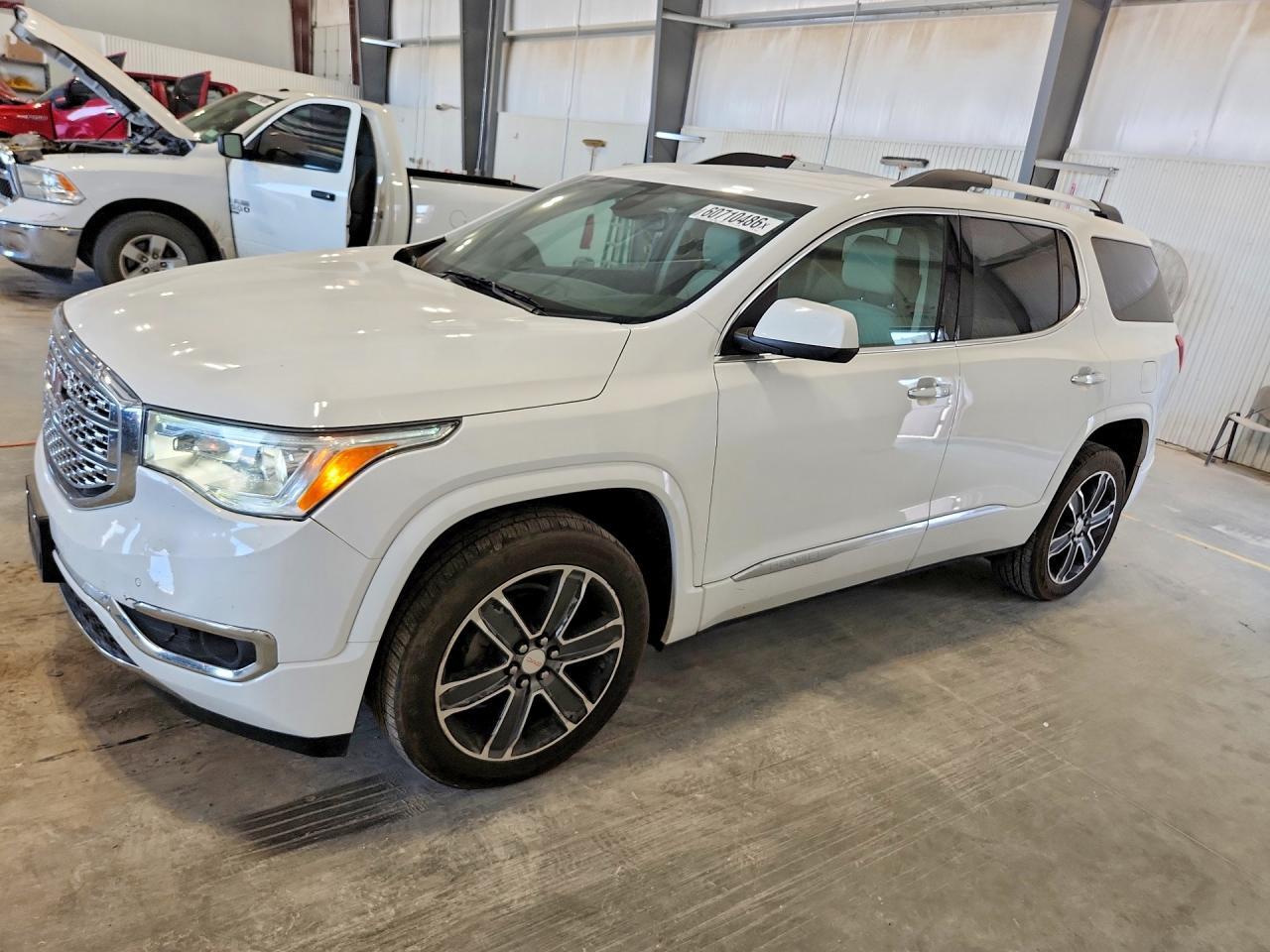 2019 GMC Acadia Denali - zdjęcie główne