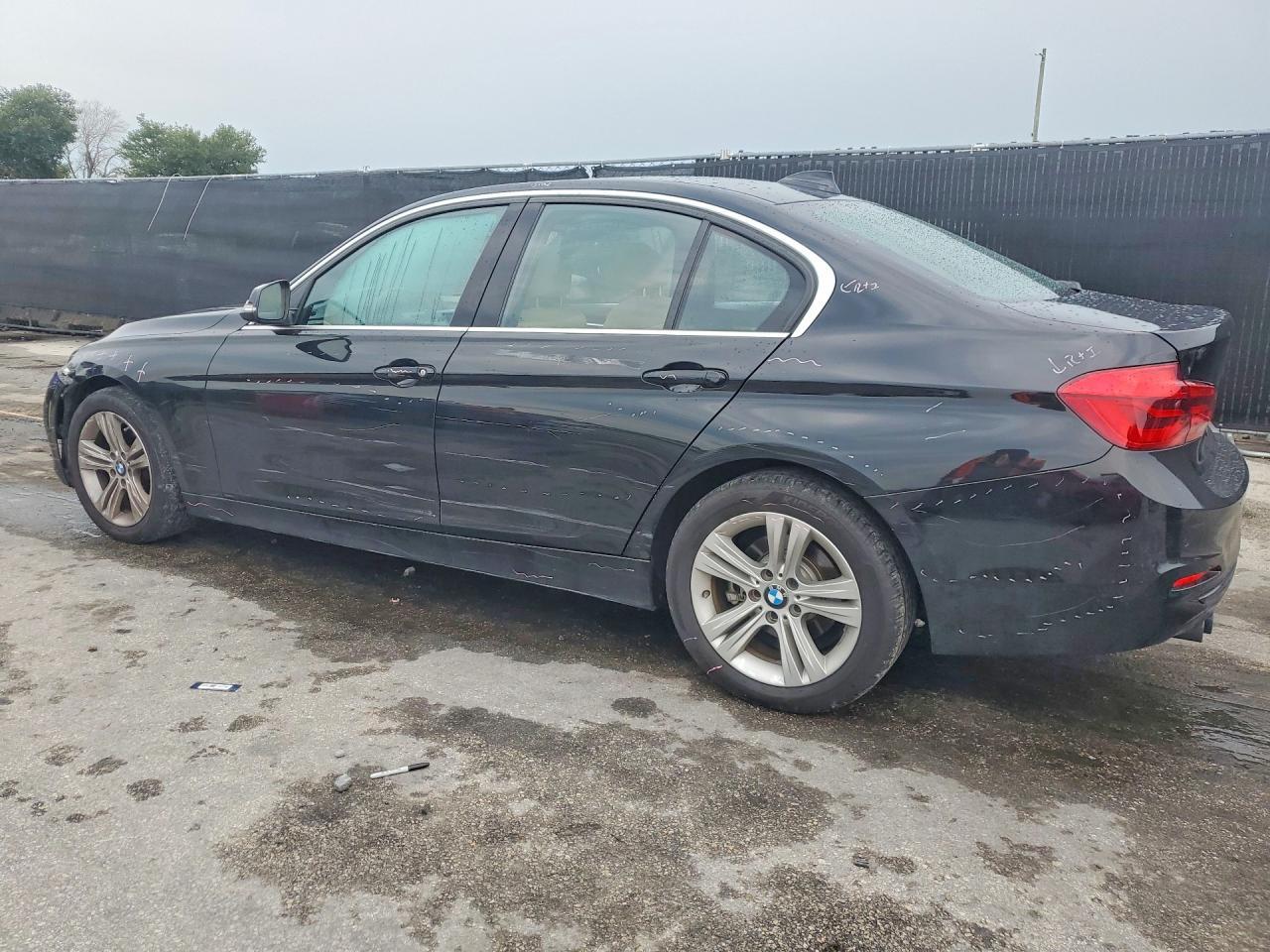 2017 BMW 330 I - zdjęcie 2