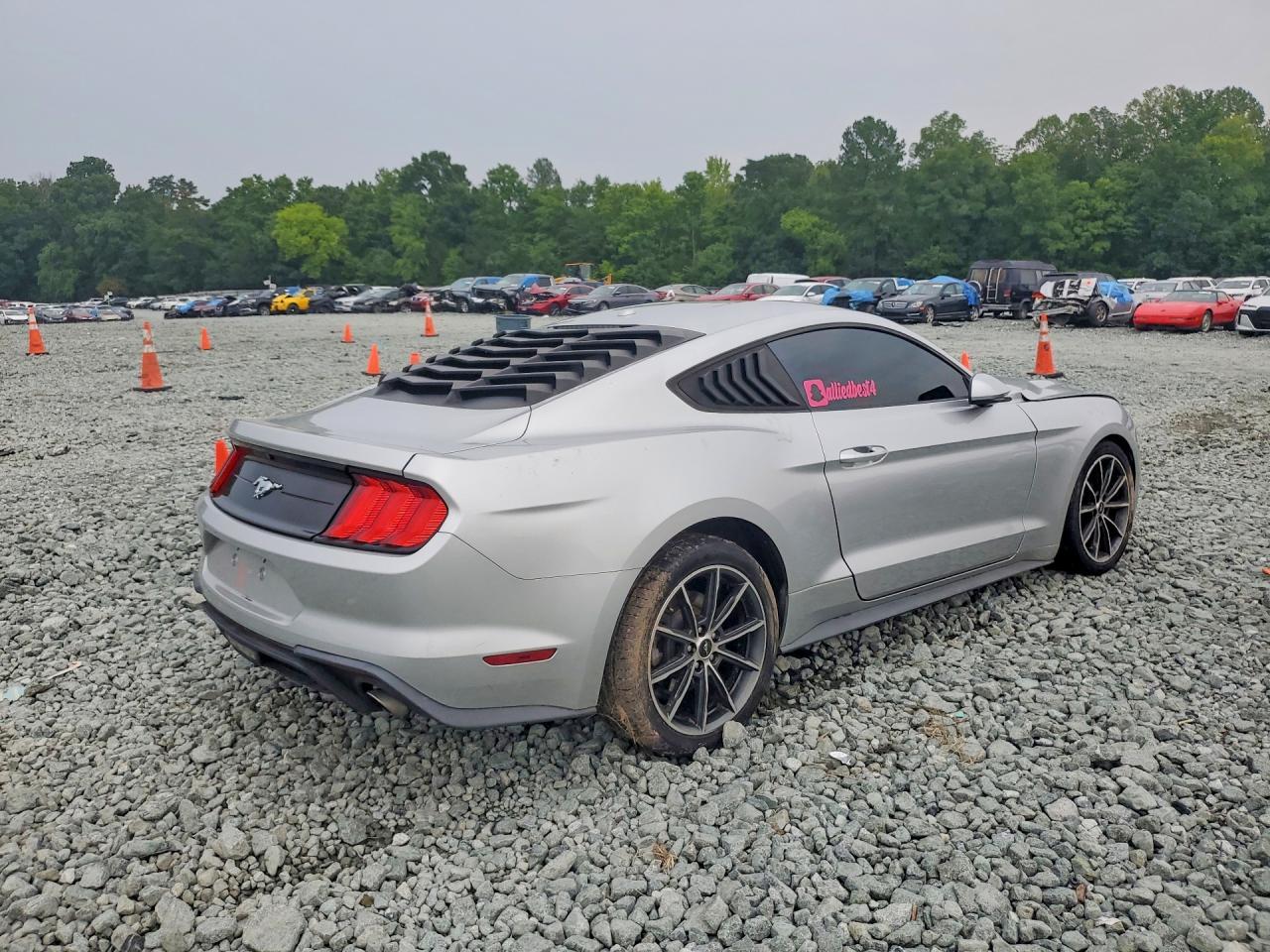2019 Ford Mustang - zdjęcie 3
