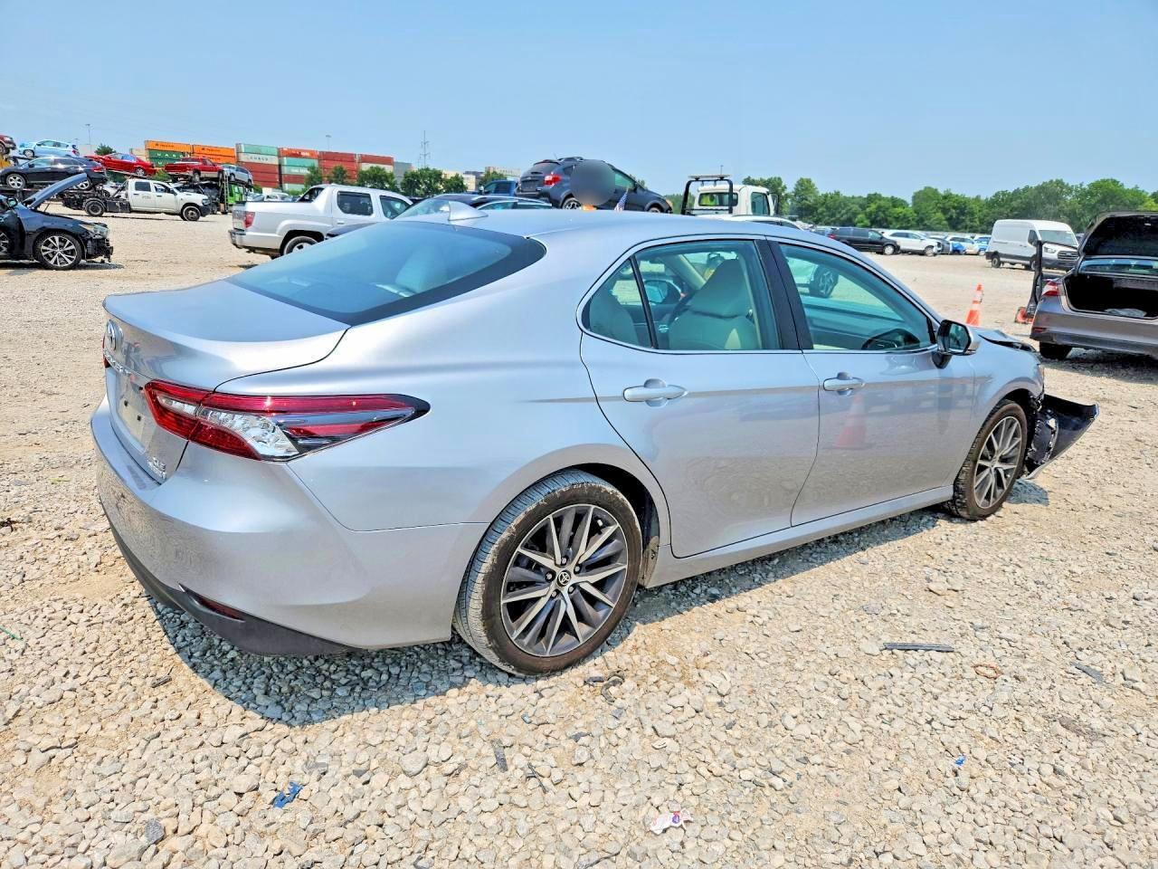 2024 Toyota Camry Xle - zdjęcie 3