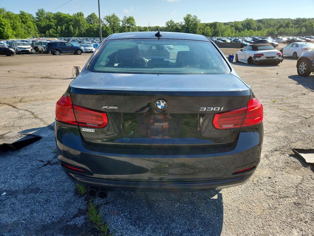 2018 BMW 330 Xi - zdjęcie 6